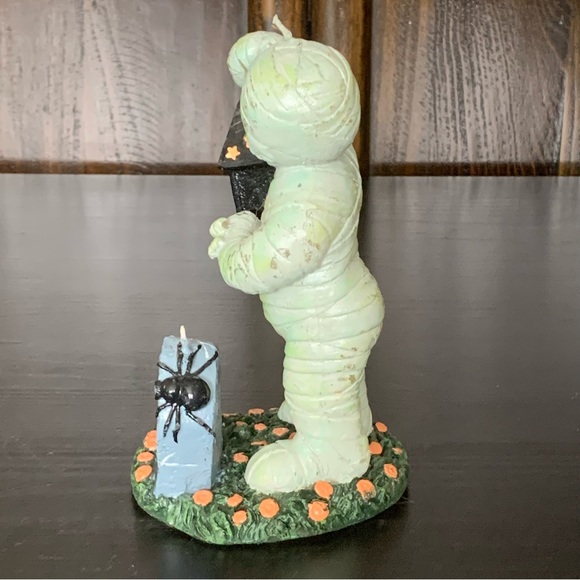Vintage Mummy with Lantern in Graveyard Halloween Candle - Picture 8 of 14
